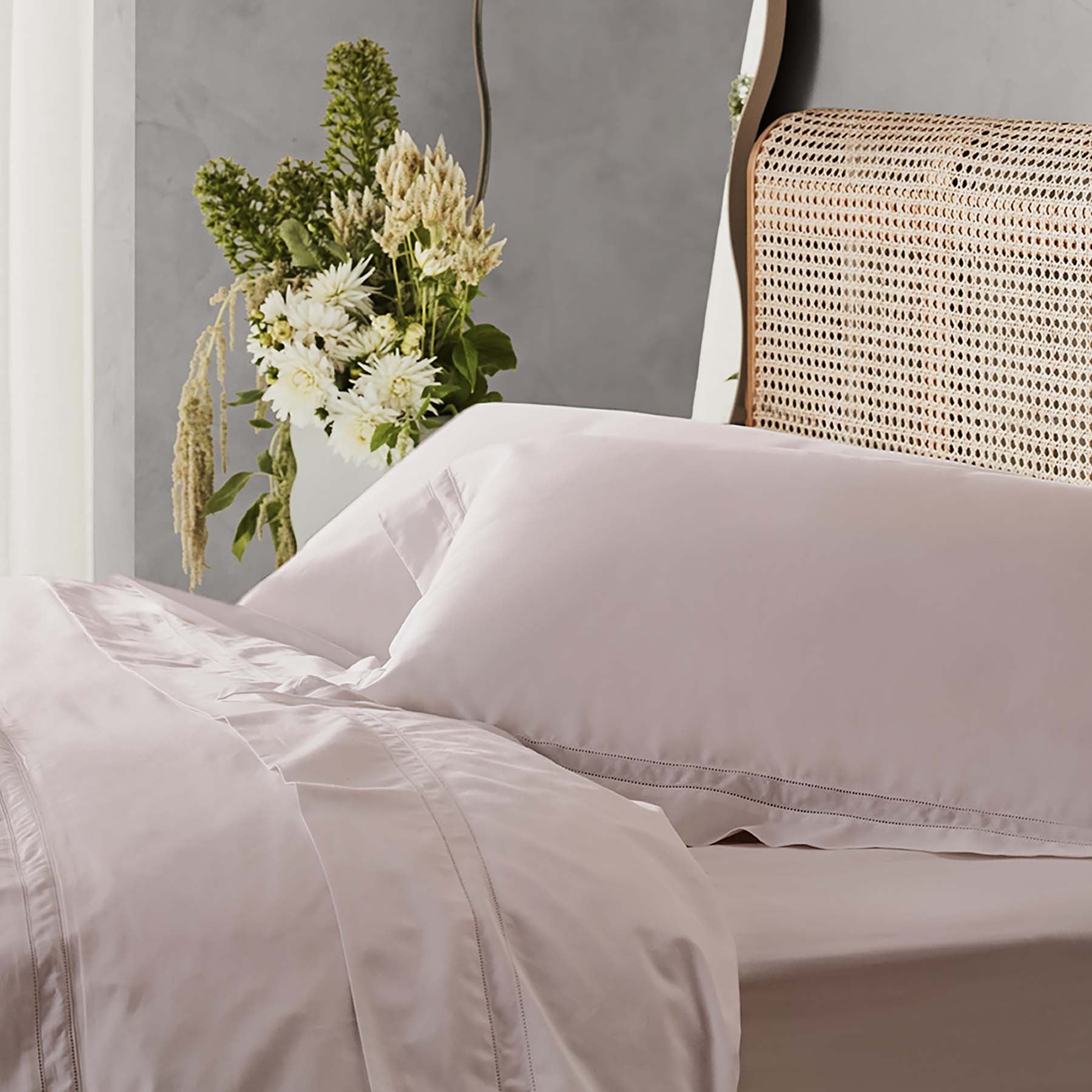 Kings & Queens Egyptian Cotton Classic Hemstitch Starter Bundle Set in Rose Side View