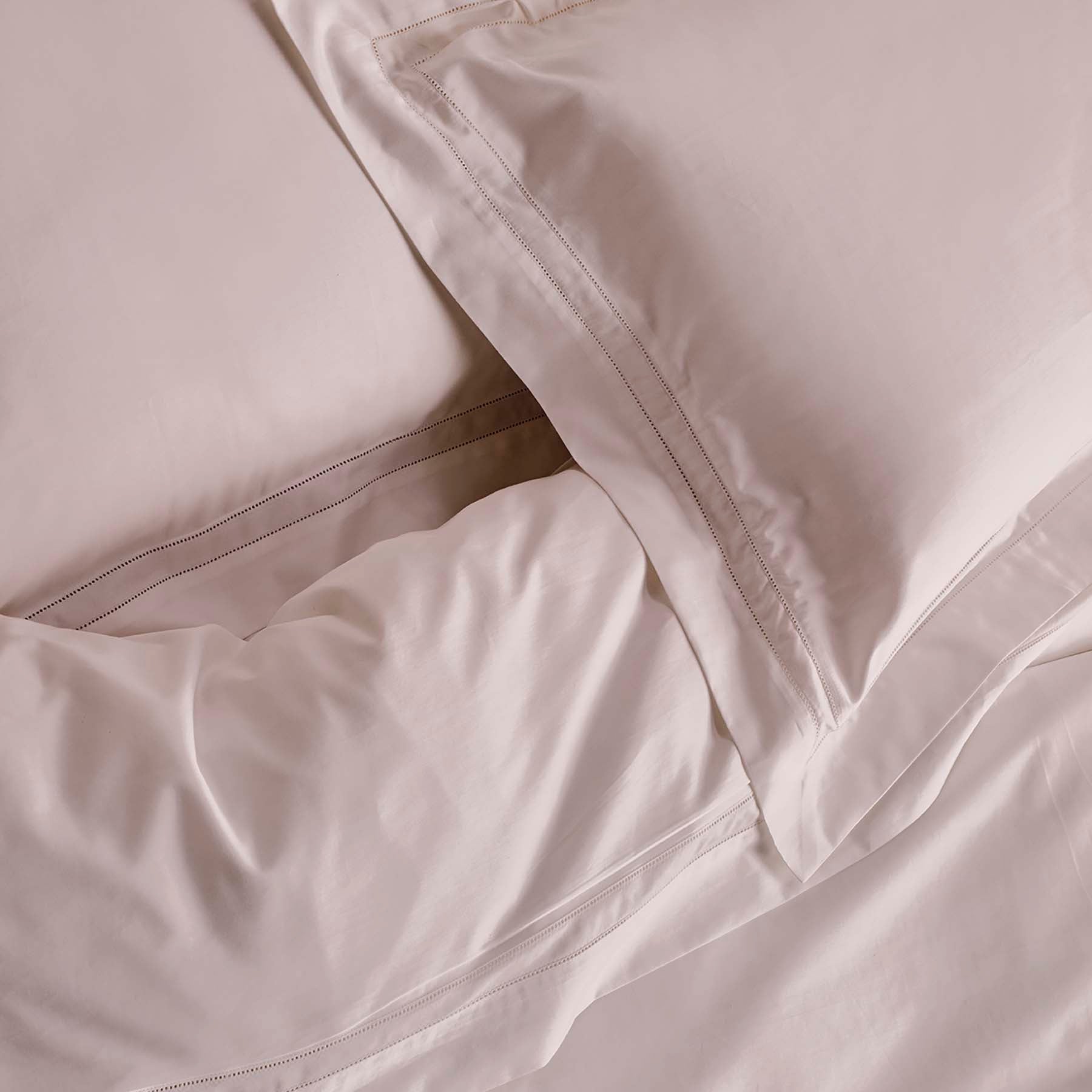 Kings & Queens Egyptian Cotton Classic Hemstitch Starter Bundle Set in Rose Top Bed