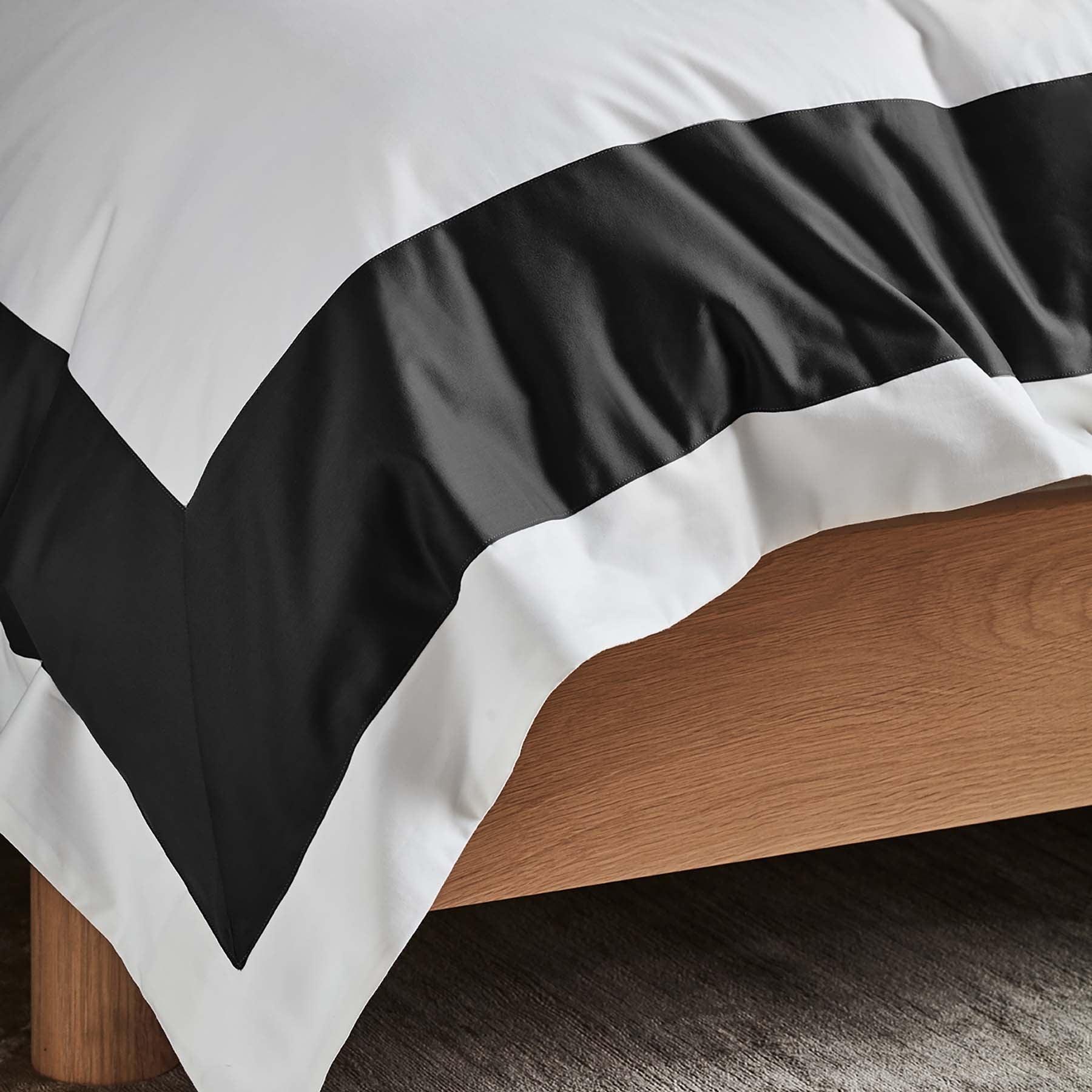 Kings & Queens Egyptian Cotton Signature Cuff Supreme Bundle Set in Charcoal Fabric Detail Duvet