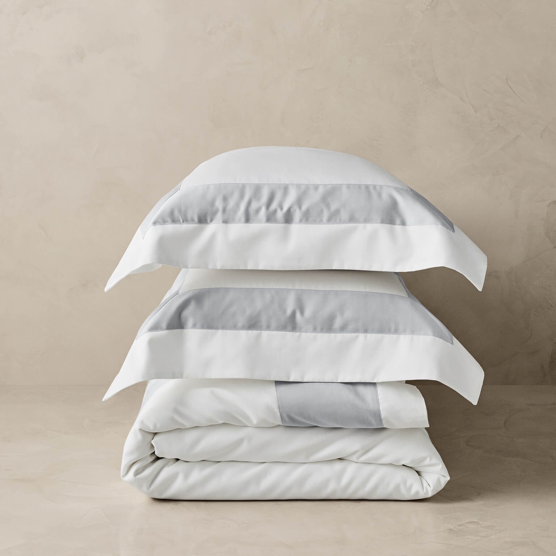 Kings & Queens Egyptian Cotton Signature Cuff Duvet Cover Set in Cloud Bedding Set