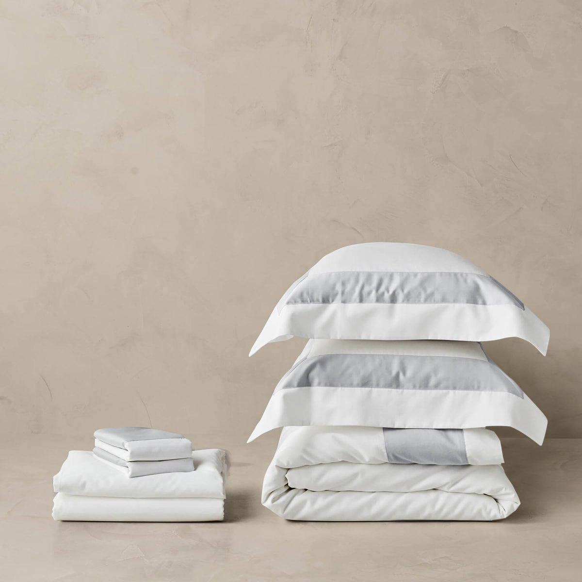 Kings & Queens Egyptian Cotton Signature Cuff Supreme Bundle Set in Cloud Bedding Set