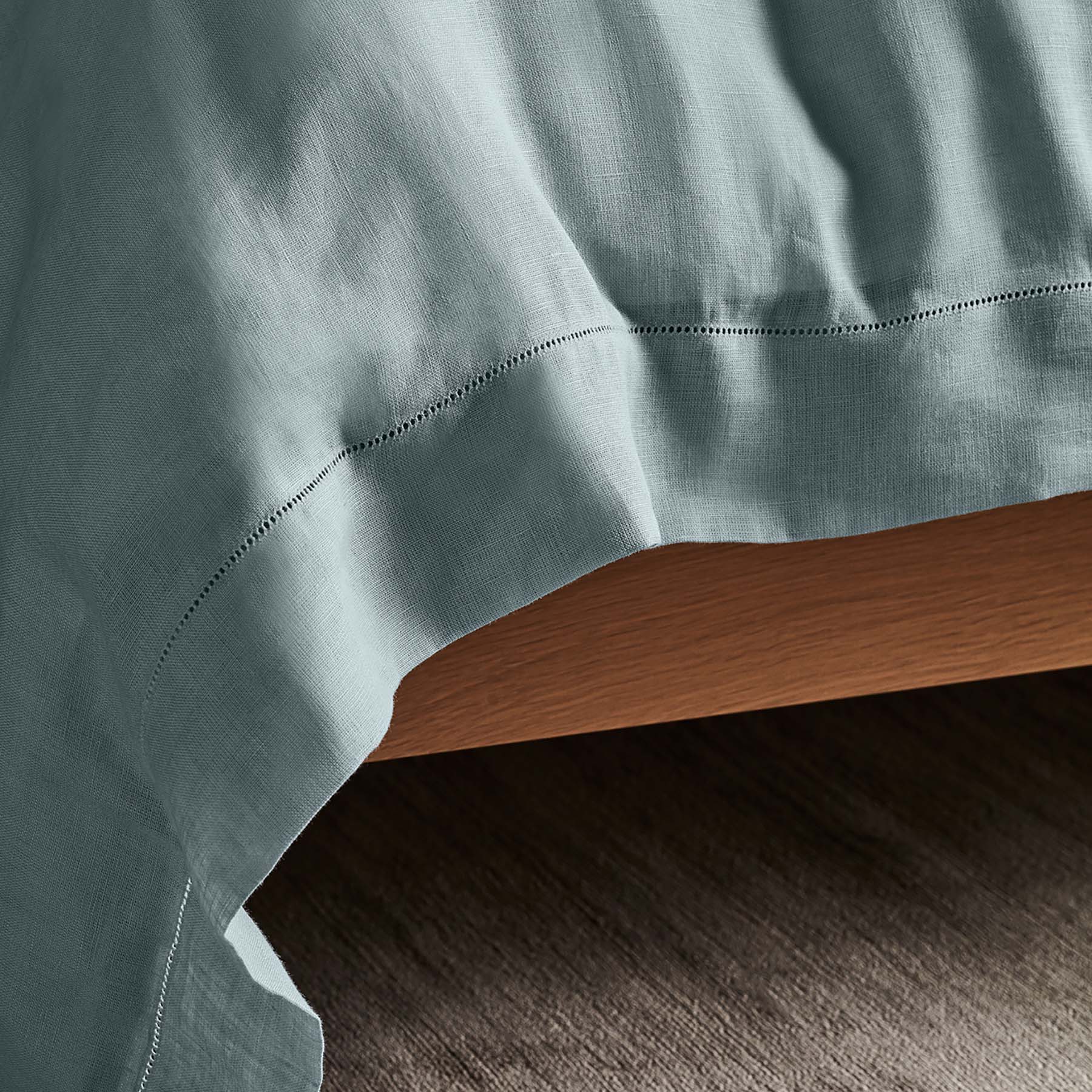 Kings & Queens Vintage Linen Supreme Bundle Set in Lake Fabric Detail Duvet