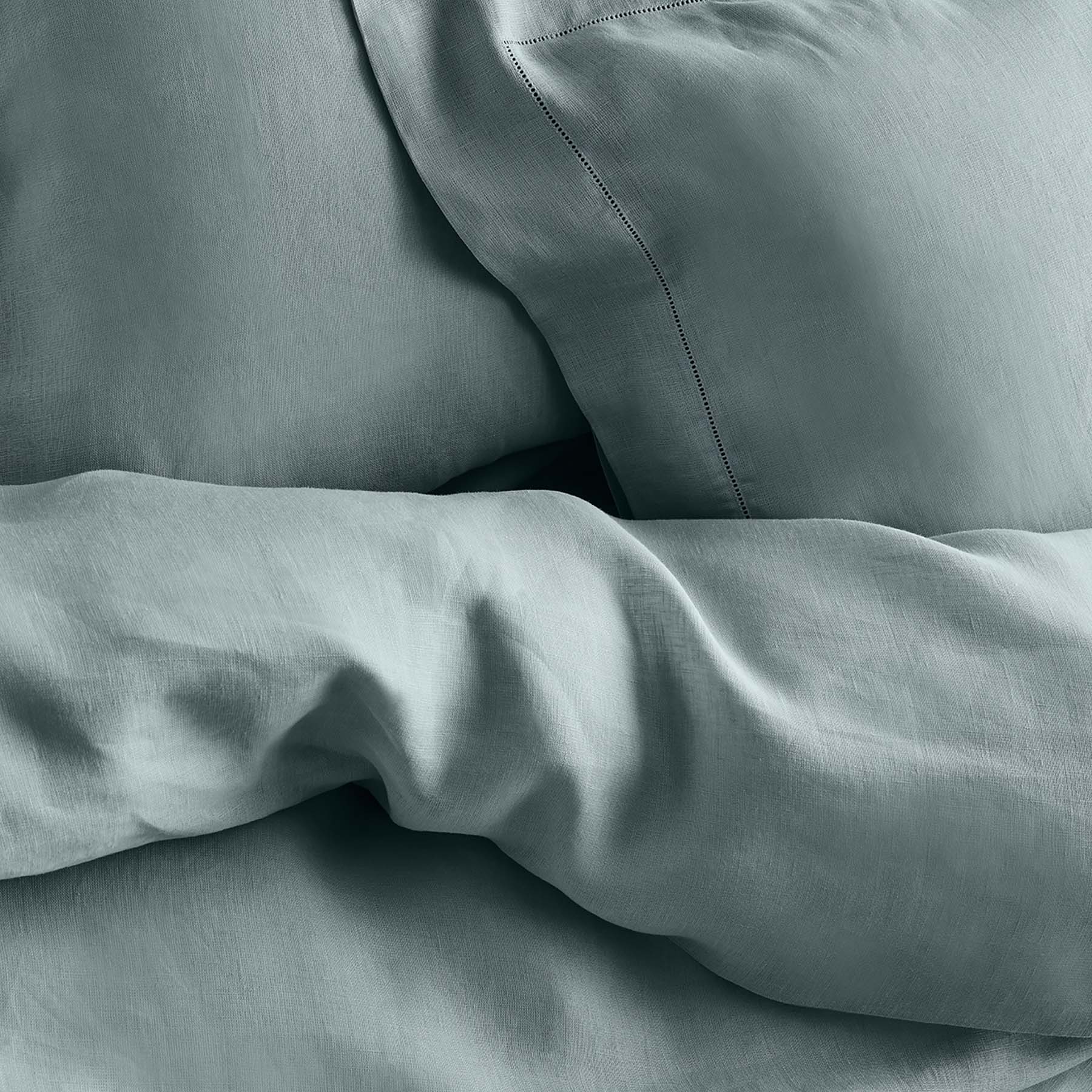 Kings & Queens Vintage Linen Duvet Cover Set in Lake Top Bed