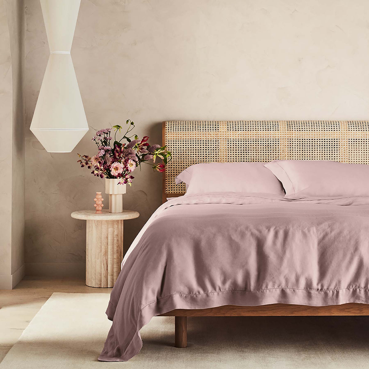 Kings & Queens Vintage Linen Duvet Cover Set in Mauve Front View