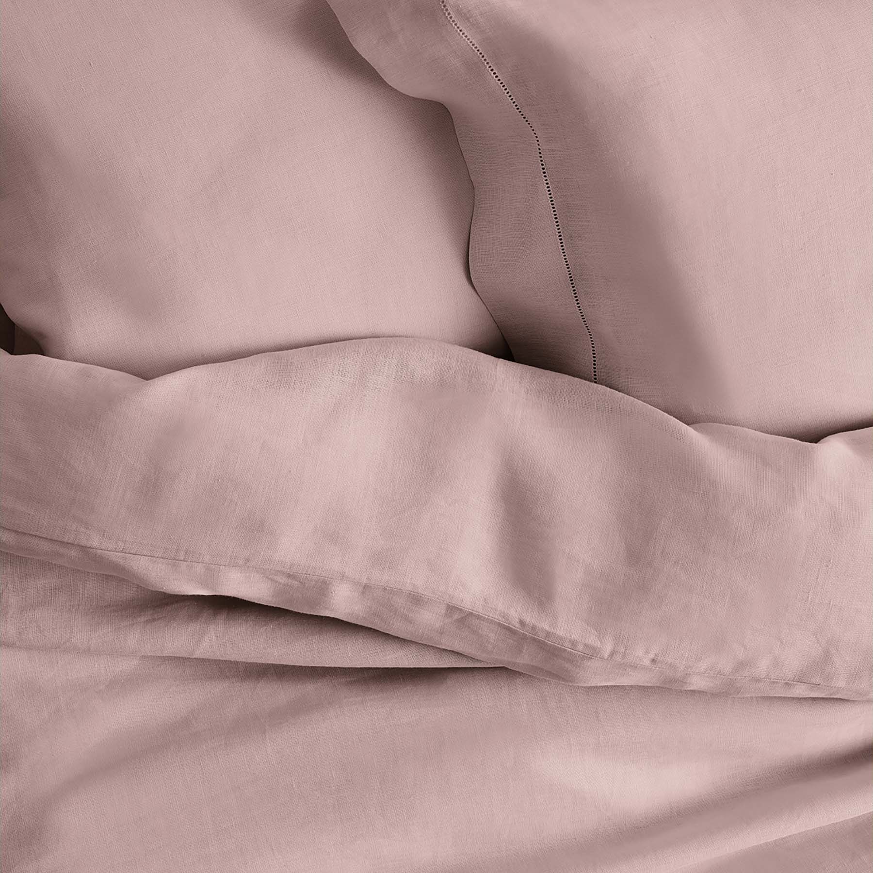 Kings & Queens Vintage Linen Supreme Bundle Set in Mauve Top of Bed
