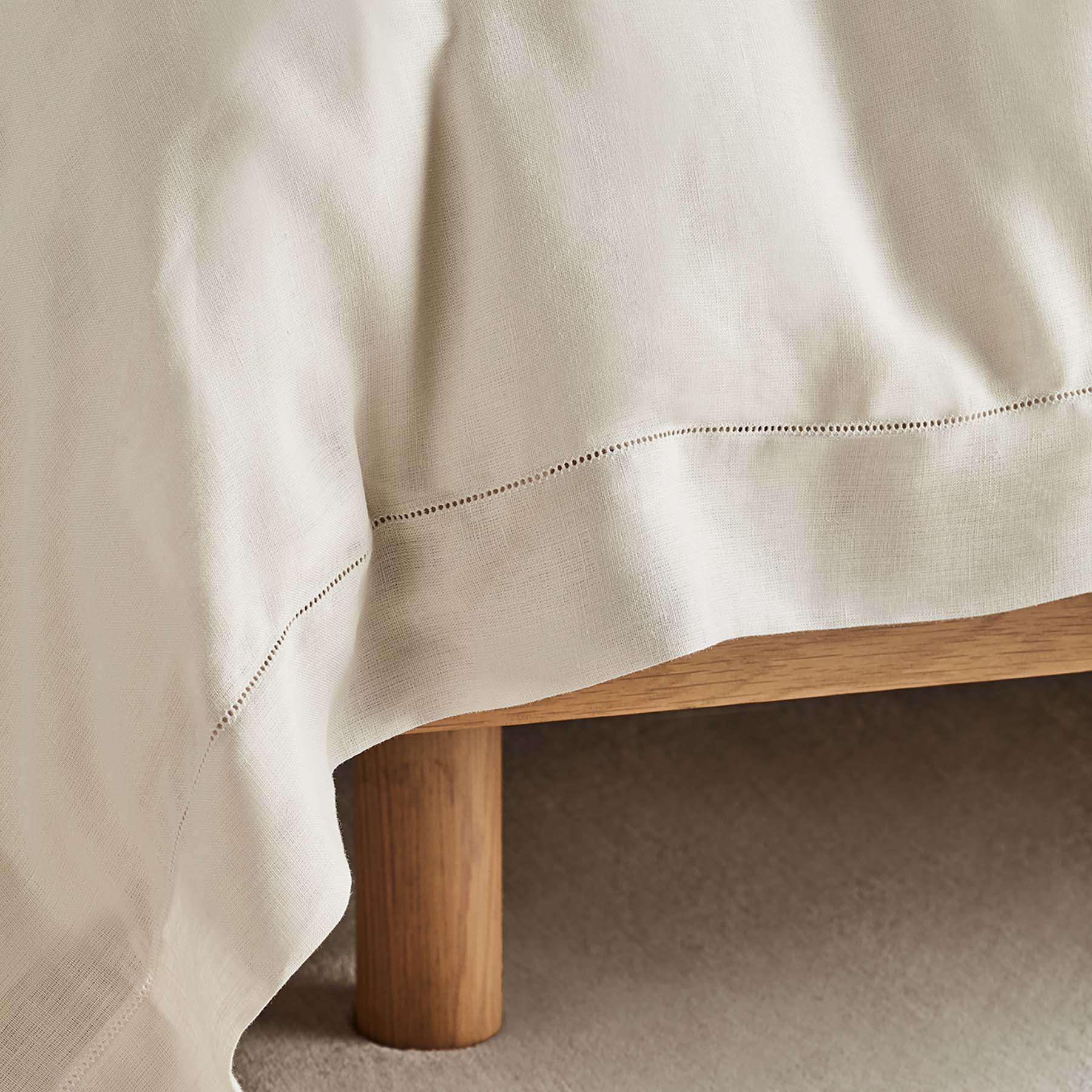 Kings & Queens Vintage Linen Supreme Bundle Set in Parchment Fabric Detail Duvet