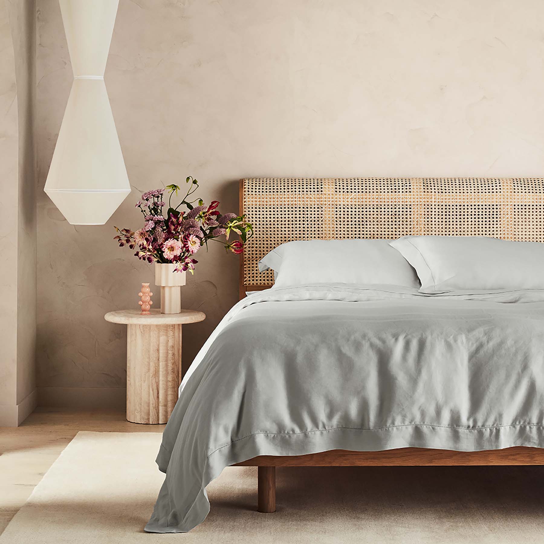 Kings & Queens Vintage Linen Supreme Bundle Set in Tin Front View