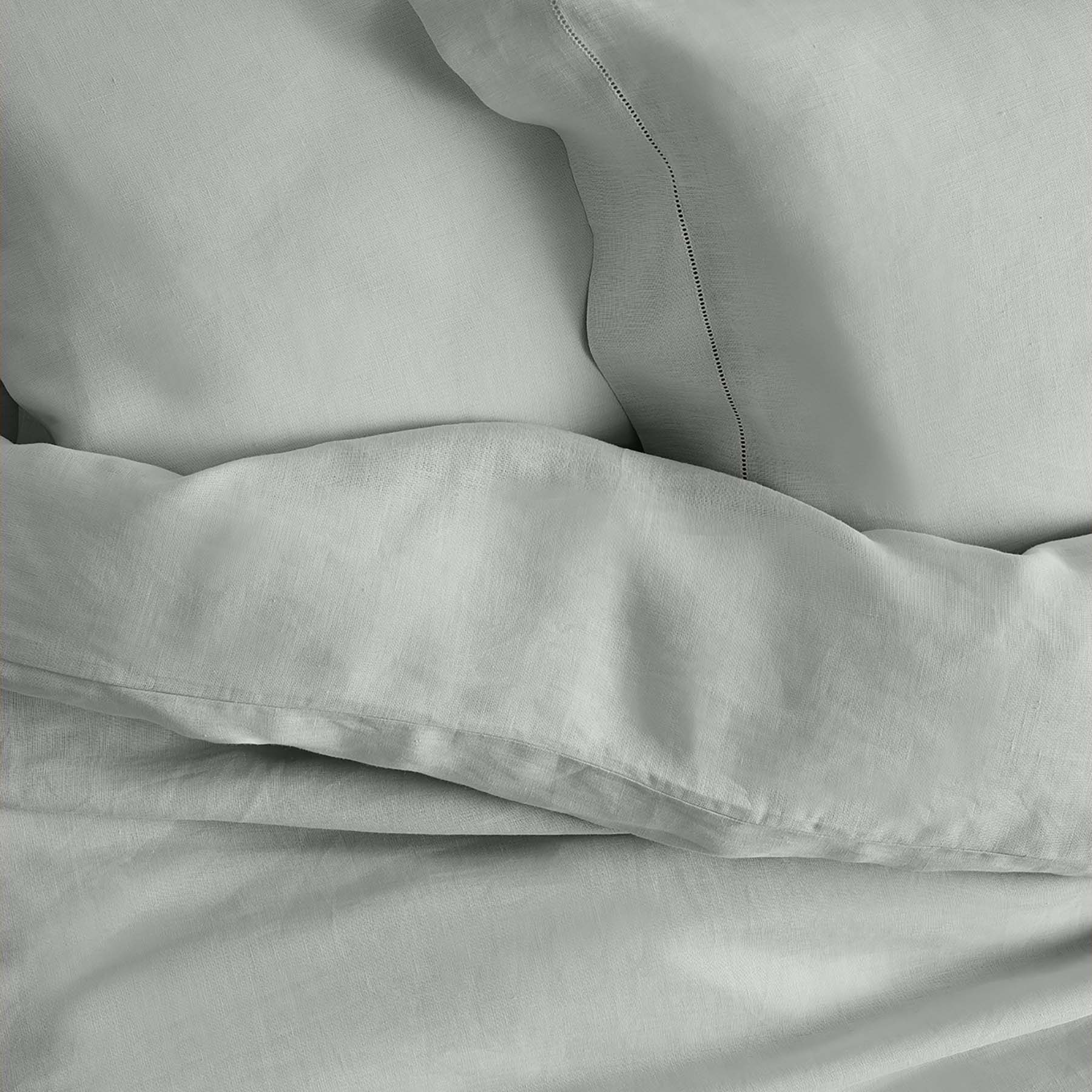 Kings & Queens Vintage Linen Duvet Cover Set in Tin Top Bed