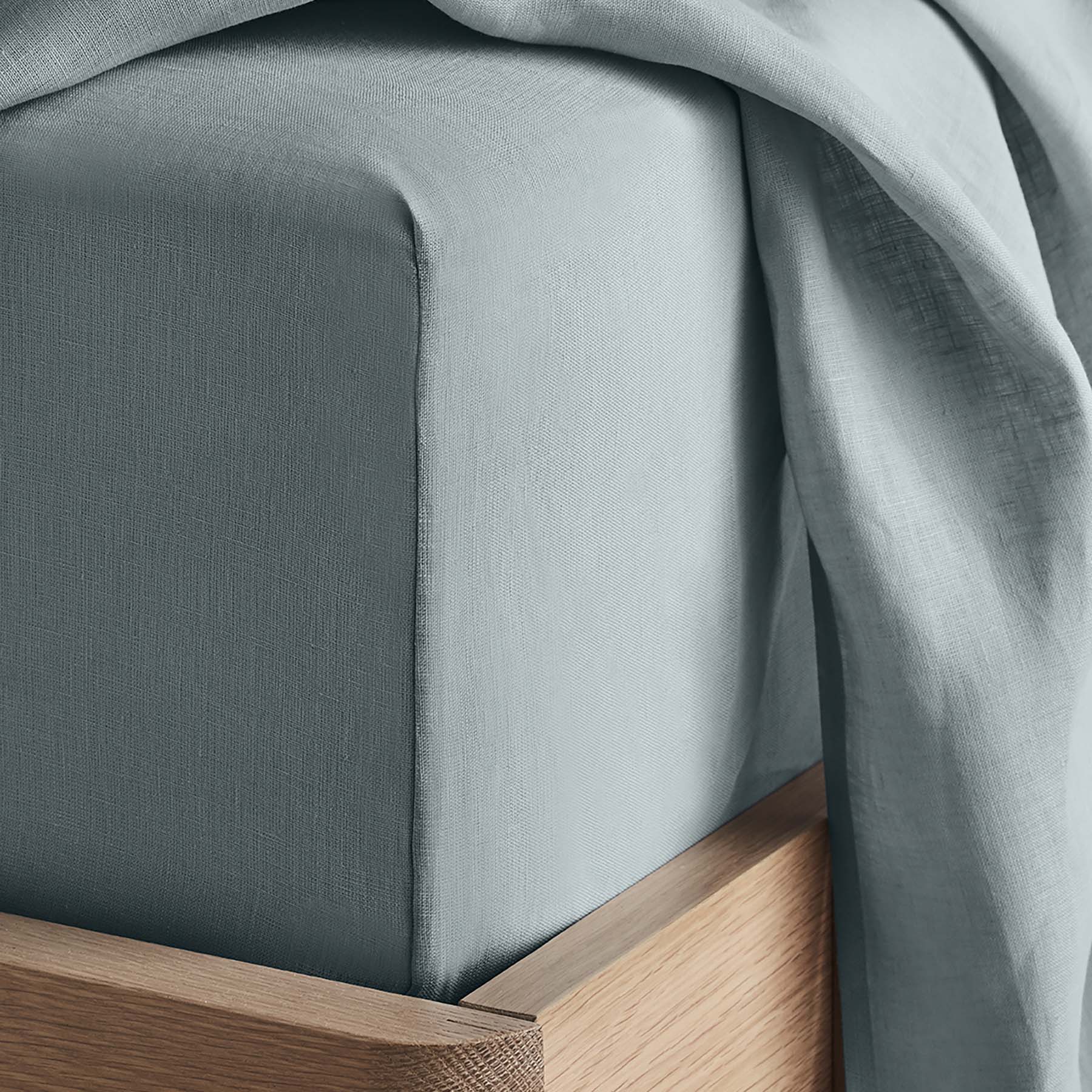 Kings & Queens Vintage Linen Sheet Set in Lake Fitted Sheet