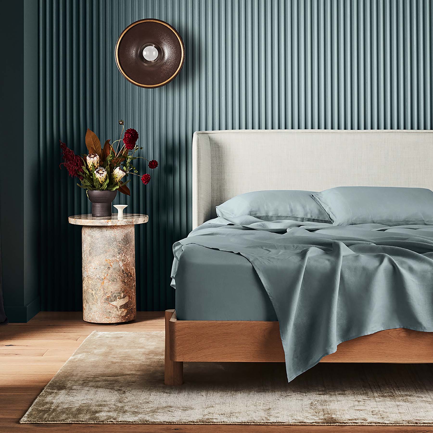 Kings & Queens Vintage Linen Sheet Set in Lake Front View