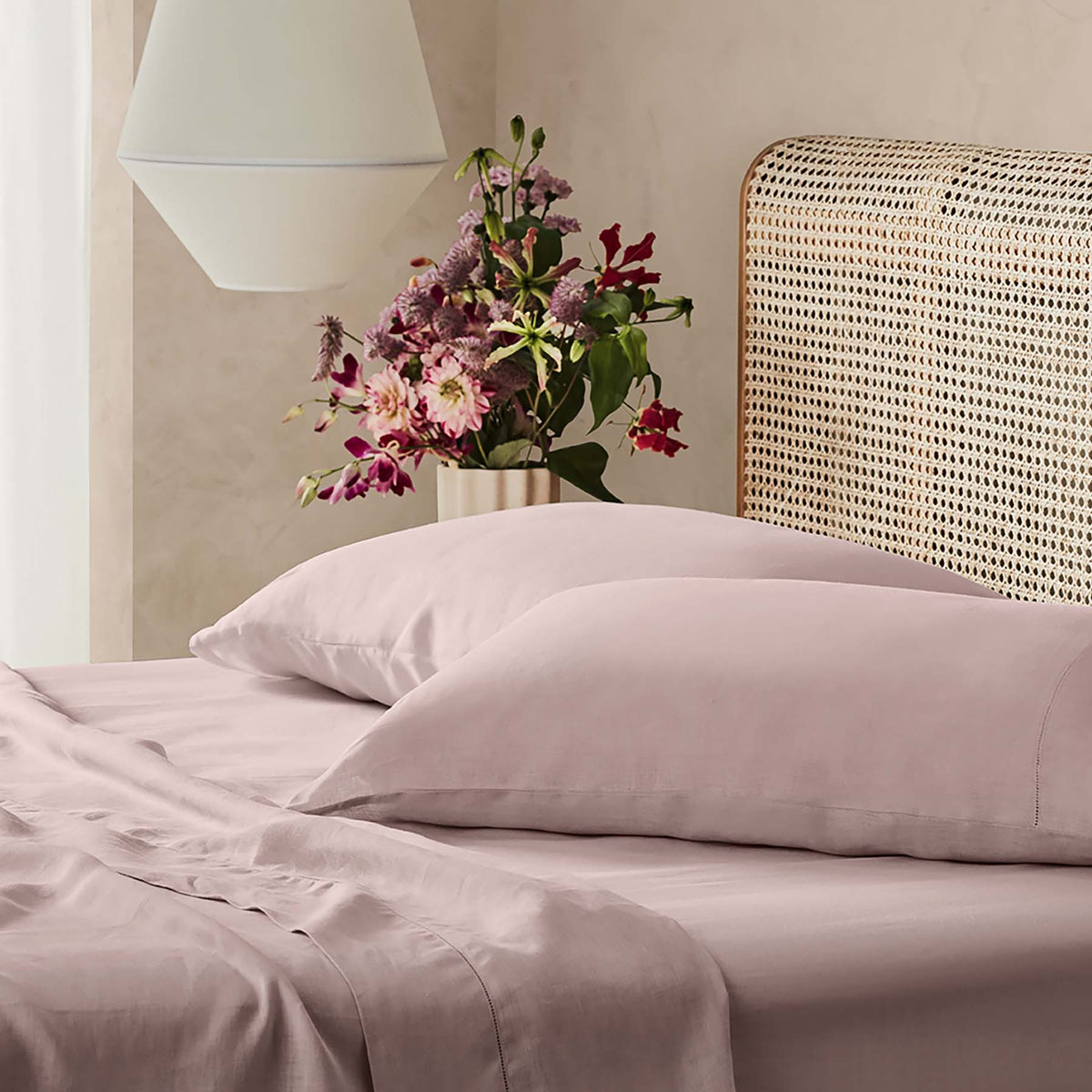 Kings & Queens Vintage Linen Sheet Set in Mauve Side View