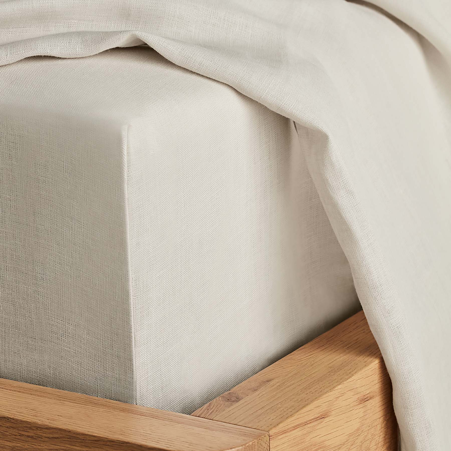 Kings & Queens Vintage Linen Starter Bundle Set in Parchment Fitted Sheet