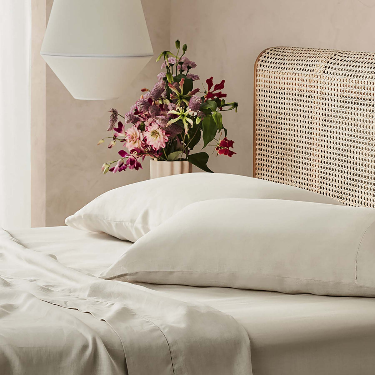 Kings & Queens Vintage Linen Sheet Set in Parchment Side View