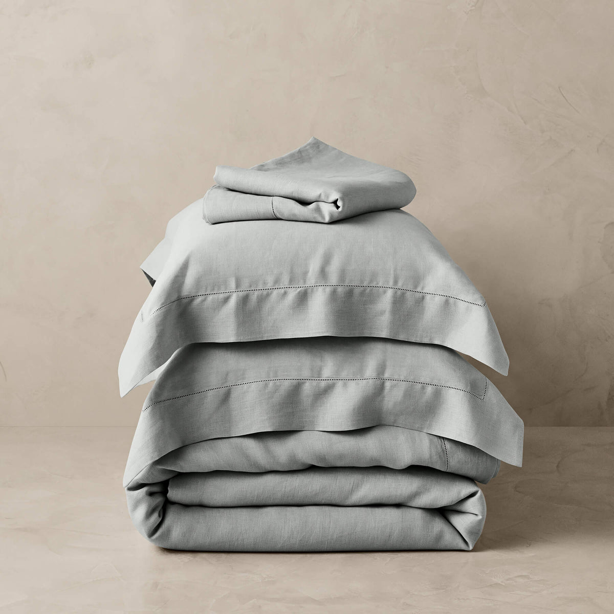 Kings & Queens Vintage Linen Starter Bundle Set in Tin Bedding Set